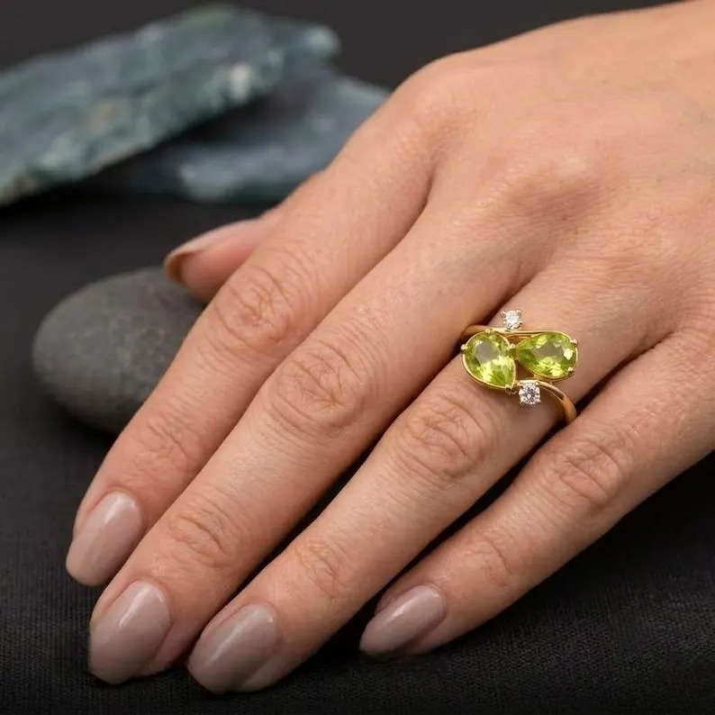 14K Gold Peridot Ring, Pear Gemstone, Dainty Minimalist Ring, Toi Et Moi Ring, Green Peridot Handmade Wedding Ring, Gold Bypass Ring Jewelry