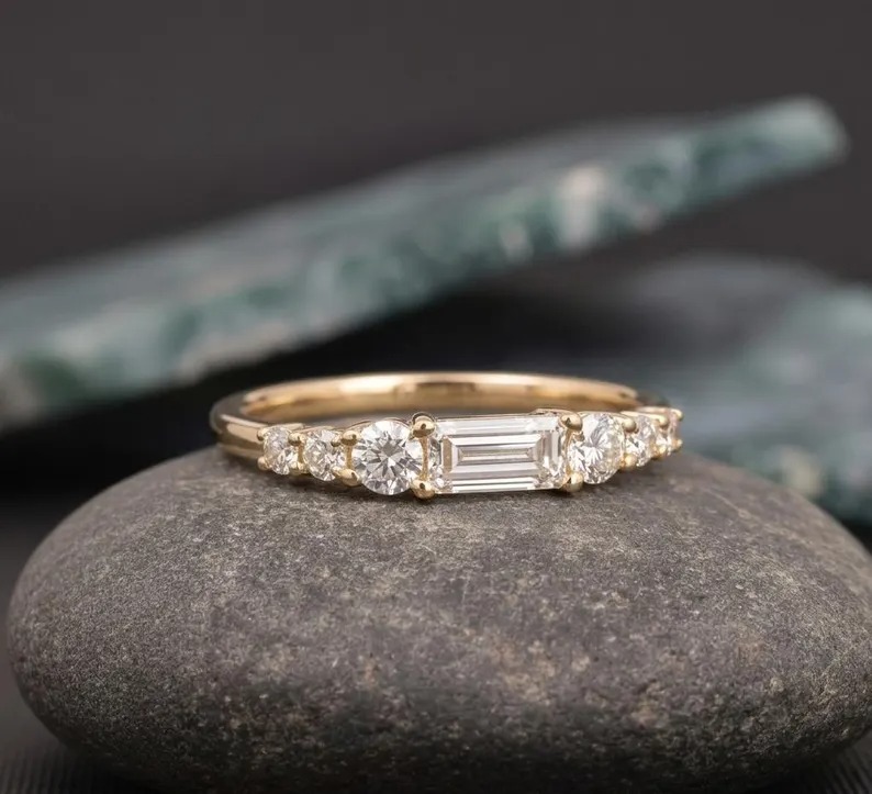 Dainty Baguette Diamond Wedding Band, 18K Solid Gold Baguette Cut Moissanite Wedding Ring, Anniversary gift for Her, Minimalist Moissanite
