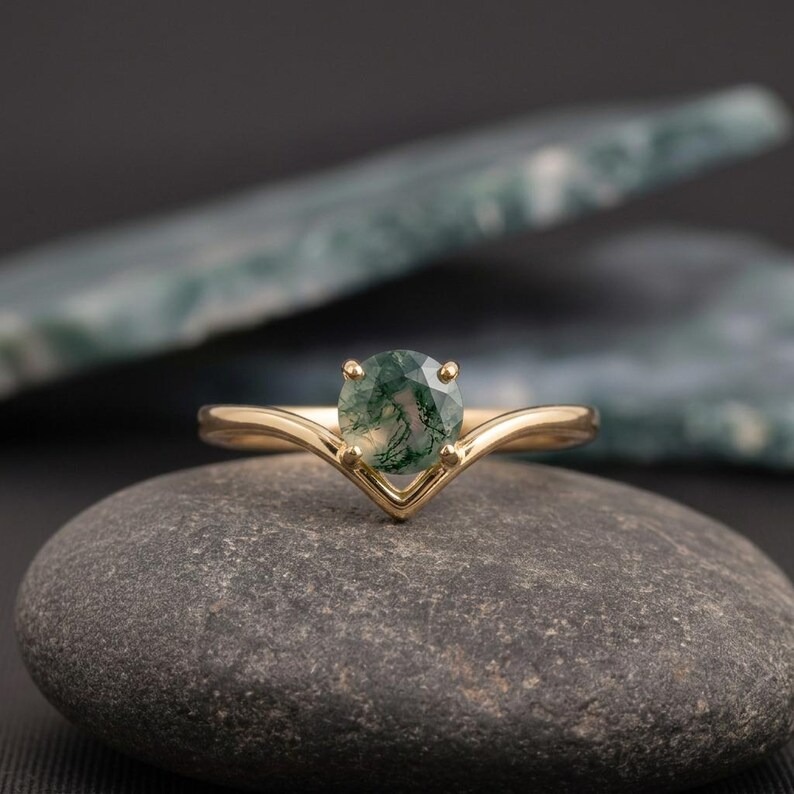 Natural Moss Agate Oval Cut Solitaire Ring, Nature Inspired Engagement Ring For Women, Dainty V Shaped Band, Green Forest Ring, Gift For Her
