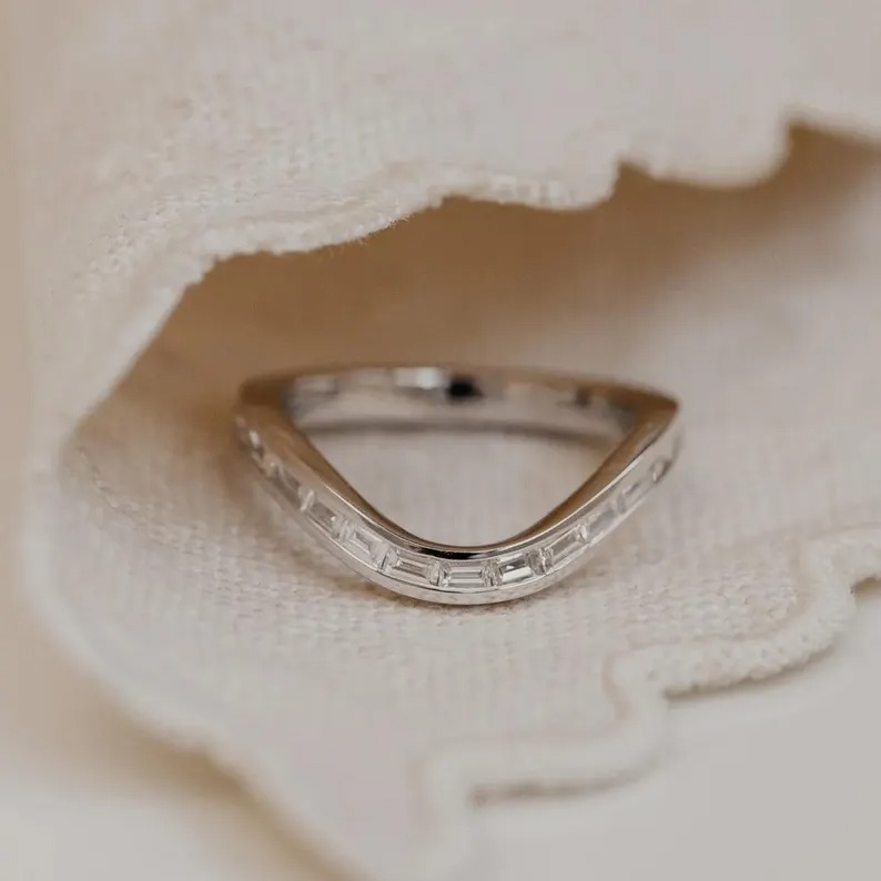 Gold Chevron Baguette Diamond Wedding Band, V Shaped Stacking Ring, Unique Curved Ring, Minimalist Anniversary Band, Dainty Bridal Jewelry