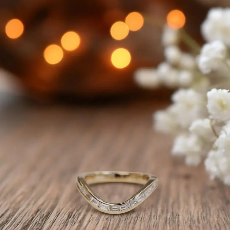 Gold Chevron Baguette Diamond Wedding Band, V Shaped Stacking Ring, Unique Curved Ring, Minimalist Anniversary Band, Dainty Bridal Jewelry