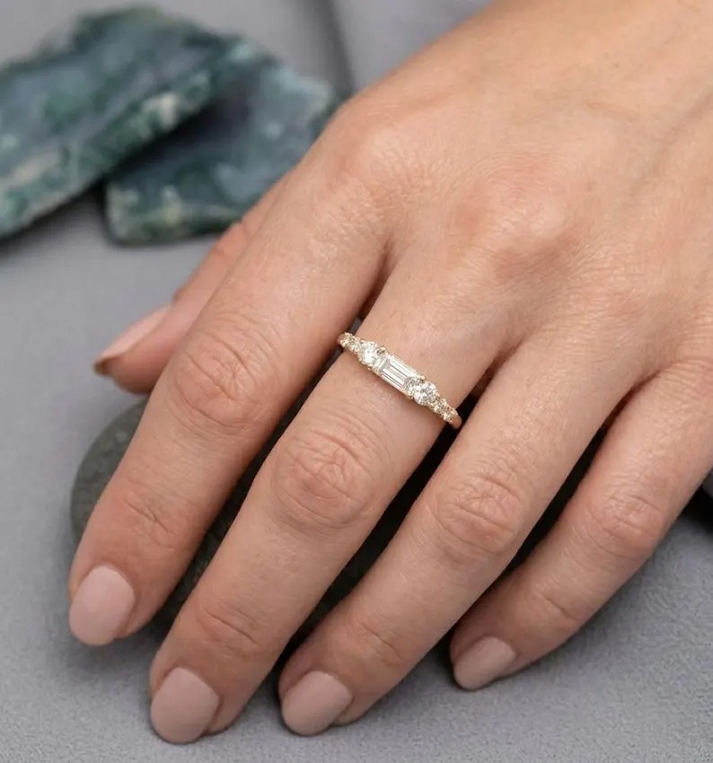 Dainty Baguette Diamond Wedding Band, 18K Solid Gold Baguette Cut Moissanite Wedding Ring, Anniversary gift for Her, Minimalist Moissanite