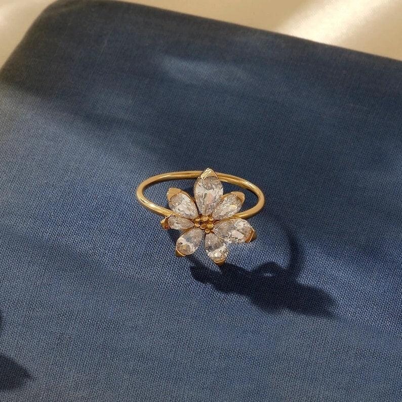 Vintage Flower Moissanite engagement ring 14K/18K Solid Gold Ring Anniversary Ring Promise Ring For Her Flower Ring Promise Anniversary ring
