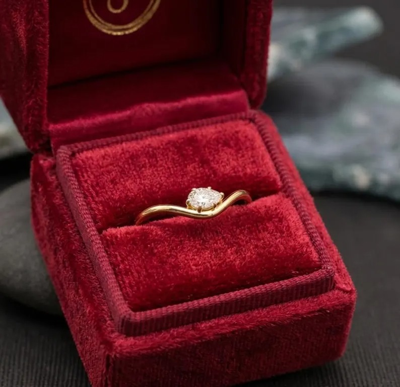 Pear Shape Diamond Wavy Ring, Dainty Stackable Gold Ring, Tear Drop Moissanite Pinky Ring, Minimal Solid Gold Band, 14K 10K Gift for Her