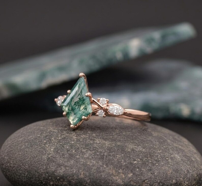 Kite Cut Moss Agate Wedding Ring Vintage Rose Gold Green Agate Engagement Ring Women Marquise Cut Moissanite Twisted Bridal Anniversary Ring