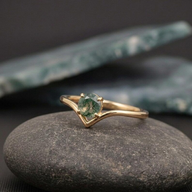 Natural Moss Agate Oval Cut Solitaire Ring, Nature Inspired Engagement Ring For Women, Dainty V Shaped Band, Green Forest Ring, Gift For Her