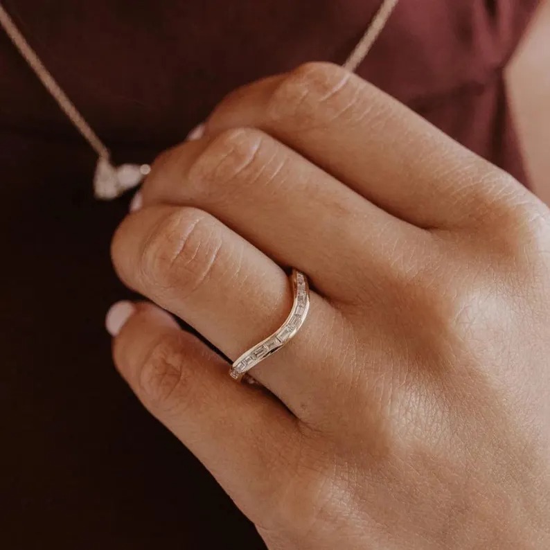 Gold Chevron Baguette Diamond Wedding Band, V Shaped Stacking Ring, Unique Curved Ring, Minimalist Anniversary Band, Dainty Bridal Jewelry