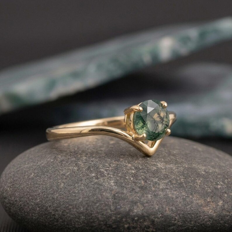 Natural Moss Agate Oval Cut Solitaire Ring, Nature Inspired Engagement Ring For Women, Dainty V Shaped Band, Green Forest Ring, Gift For Her
