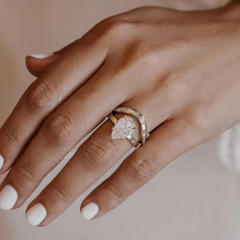 Gold Chevron Baguette Diamond Wedding Band, V Shaped Stacking Ring, Unique Curved Ring, Minimalist Anniversary Band, Dainty Bridal Jewelry