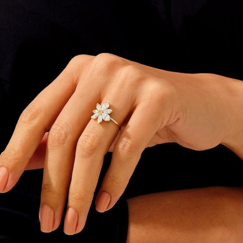 Vintage Flower Moissanite engagement ring 14K/18K Solid Gold Ring Anniversary Ring Promise Ring For Her Flower Ring Promise Anniversary ring