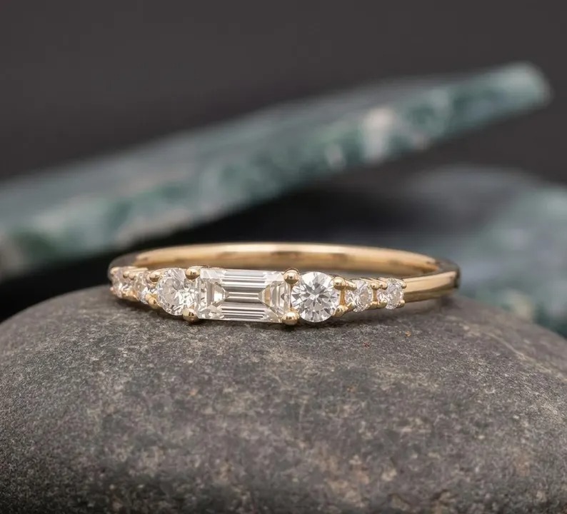 Dainty Baguette Diamond Wedding Band, 18K Solid Gold Baguette Cut Moissanite Wedding Ring, Anniversary gift for Her, Minimalist Moissanite
