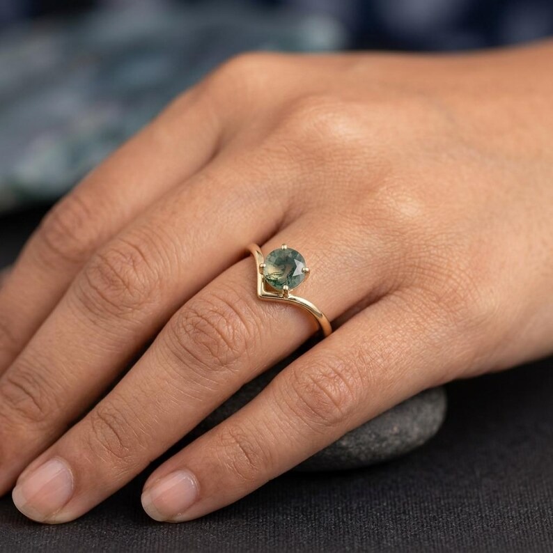 Natural Moss Agate Oval Cut Solitaire Ring, Nature Inspired Engagement Ring For Women, Dainty V Shaped Band, Green Forest Ring, Gift For Her