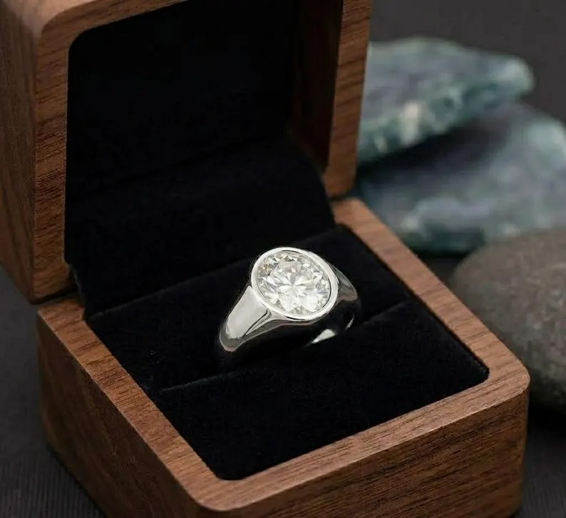 Moissanite Signet Ring, 18K Gold Men's Diamond Ring, Men's Rings, Gold Oval Signet Ring For Men, Oval Cut Men's Moissanite Bezel Set Ring