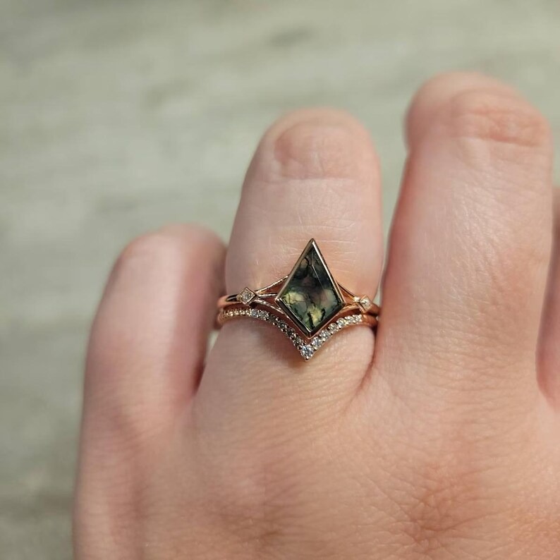 Vintage kite cut green moss agate engagement ring set 14k white gold marquise cut diamond ring for women unique bridal wedding ring set gift
