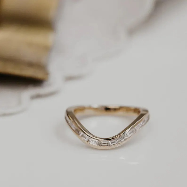 Gold Chevron Baguette Diamond Wedding Band, V Shaped Stacking Ring, Unique Curved Ring, Minimalist Anniversary Band, Dainty Bridal Jewelry