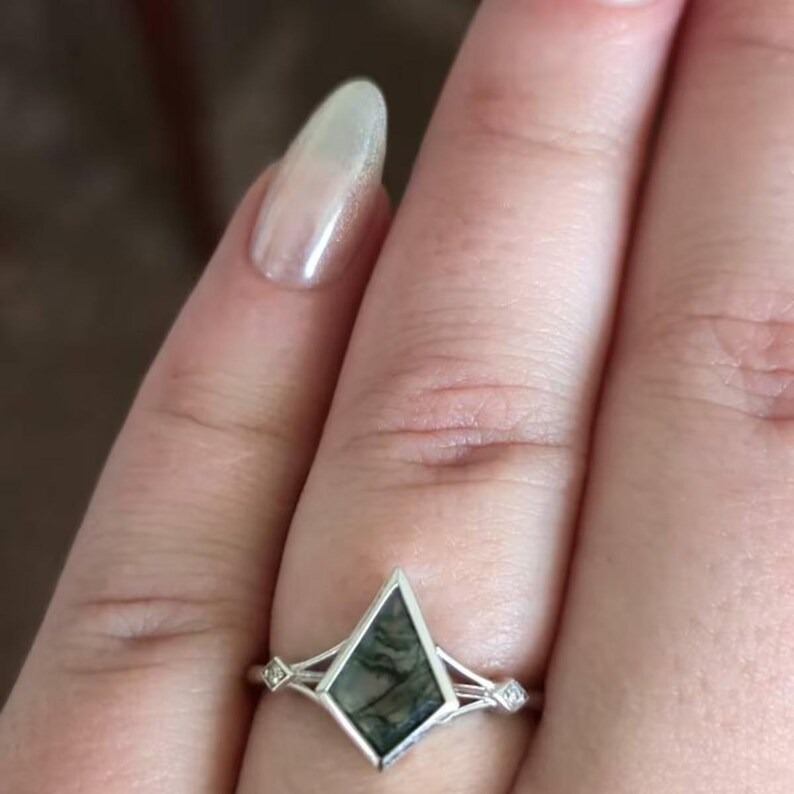 Vintage kite cut green moss agate engagement ring set 14k white gold marquise cut diamond ring for women unique bridal wedding ring set gift