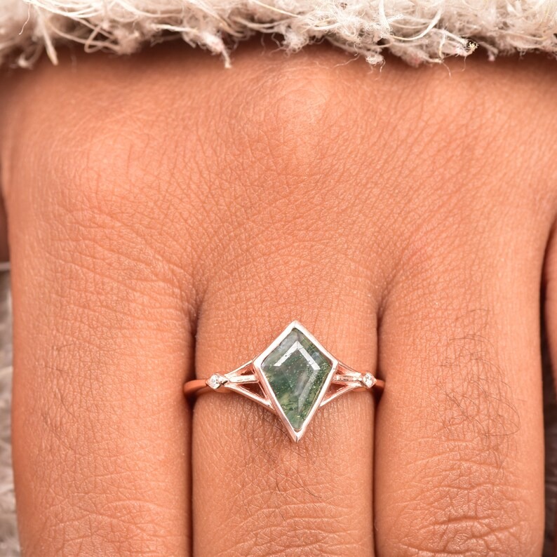 Vintage kite cut green moss agate engagement ring set 14k white gold marquise cut diamond ring for women unique bridal wedding ring set gift