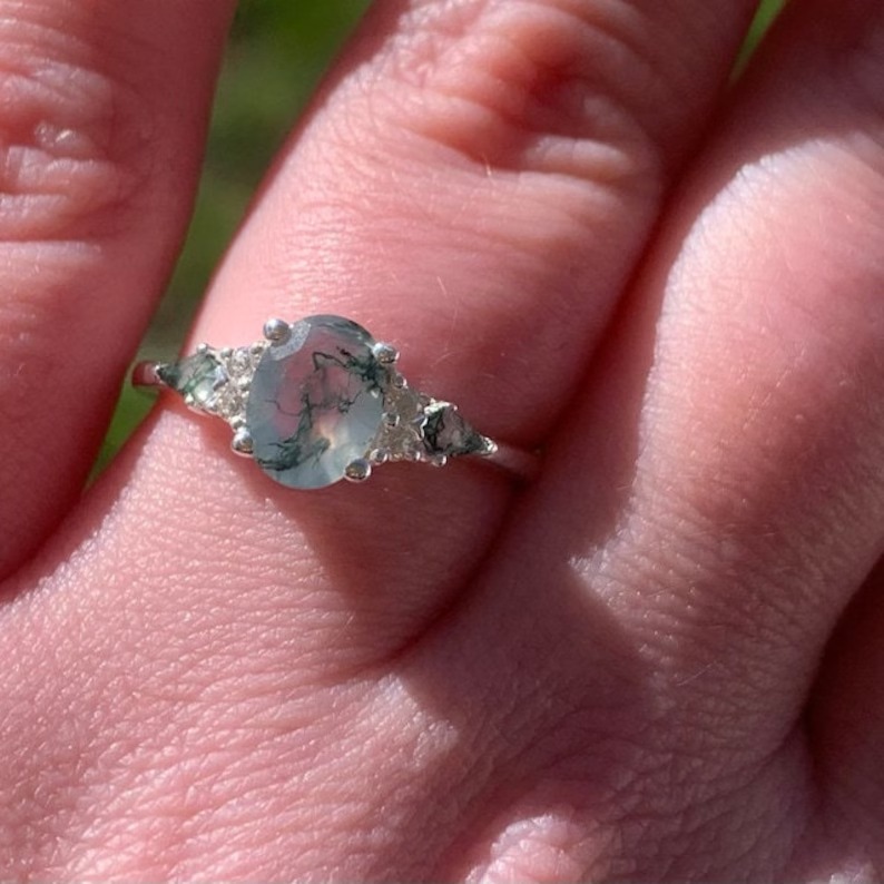 Moss Agate Engagement Ring Oval Vintage Solid Gold Ring Unique Cluster Kite Cut Green Agate Moissanite Wedding Ring Bridal Ring Anniversary
