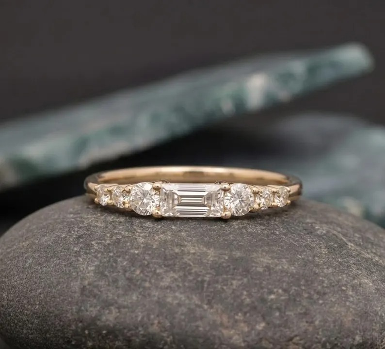 Dainty Baguette Diamond Wedding Band, 18K Solid Gold Baguette Cut Moissanite Wedding Ring, Anniversary gift for Her, Minimalist Moissanite