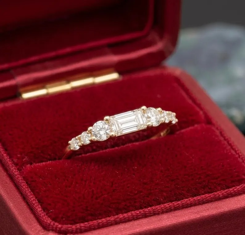 Dainty Baguette Diamond Wedding Band, 18K Solid Gold Baguette Cut Moissanite Wedding Ring, Anniversary gift for Her, Minimalist Moissanite