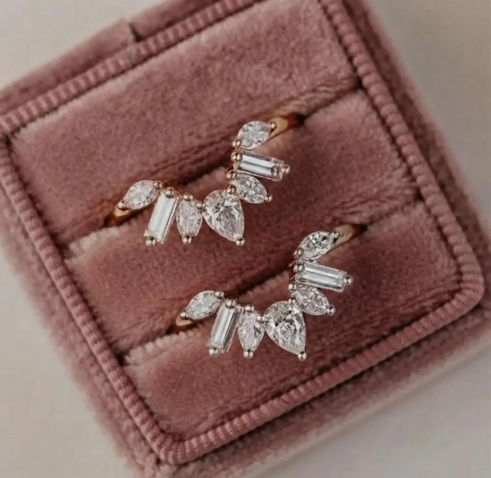 Curved Leaf Band Ring, Moissanite Vine Ring, Floral Wedding Band, Nature Inspired Ring, Wedding Band, Dainty Leaf Band, Anniversary Gift