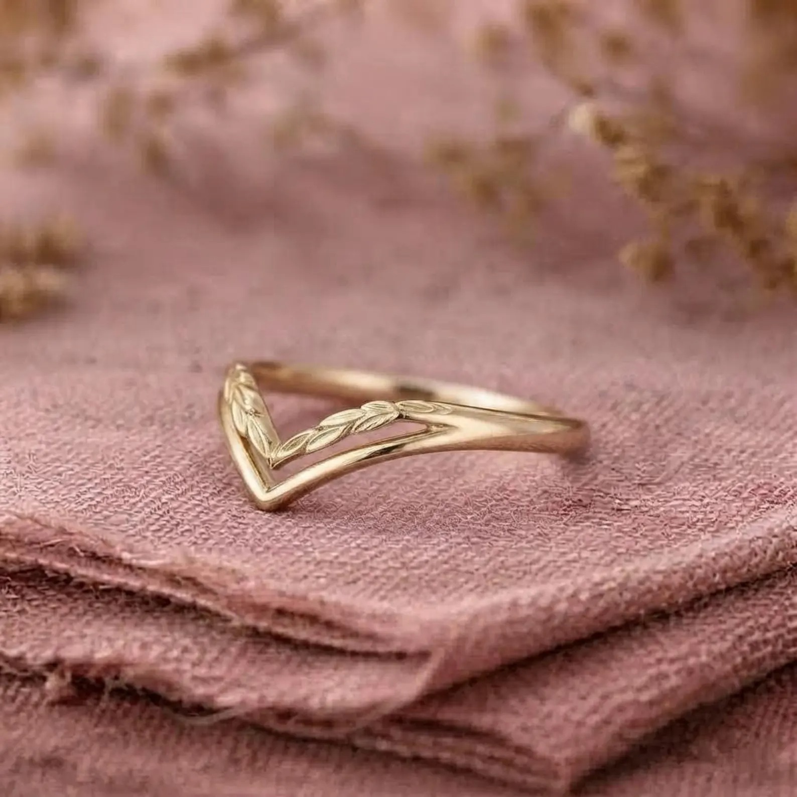 14k Gold Curved Wedding Band, Engraved Double Band, Leaf Vine Contour Band, Minimalist Gold Stacking Band, Unique Band, Anniversary Gift