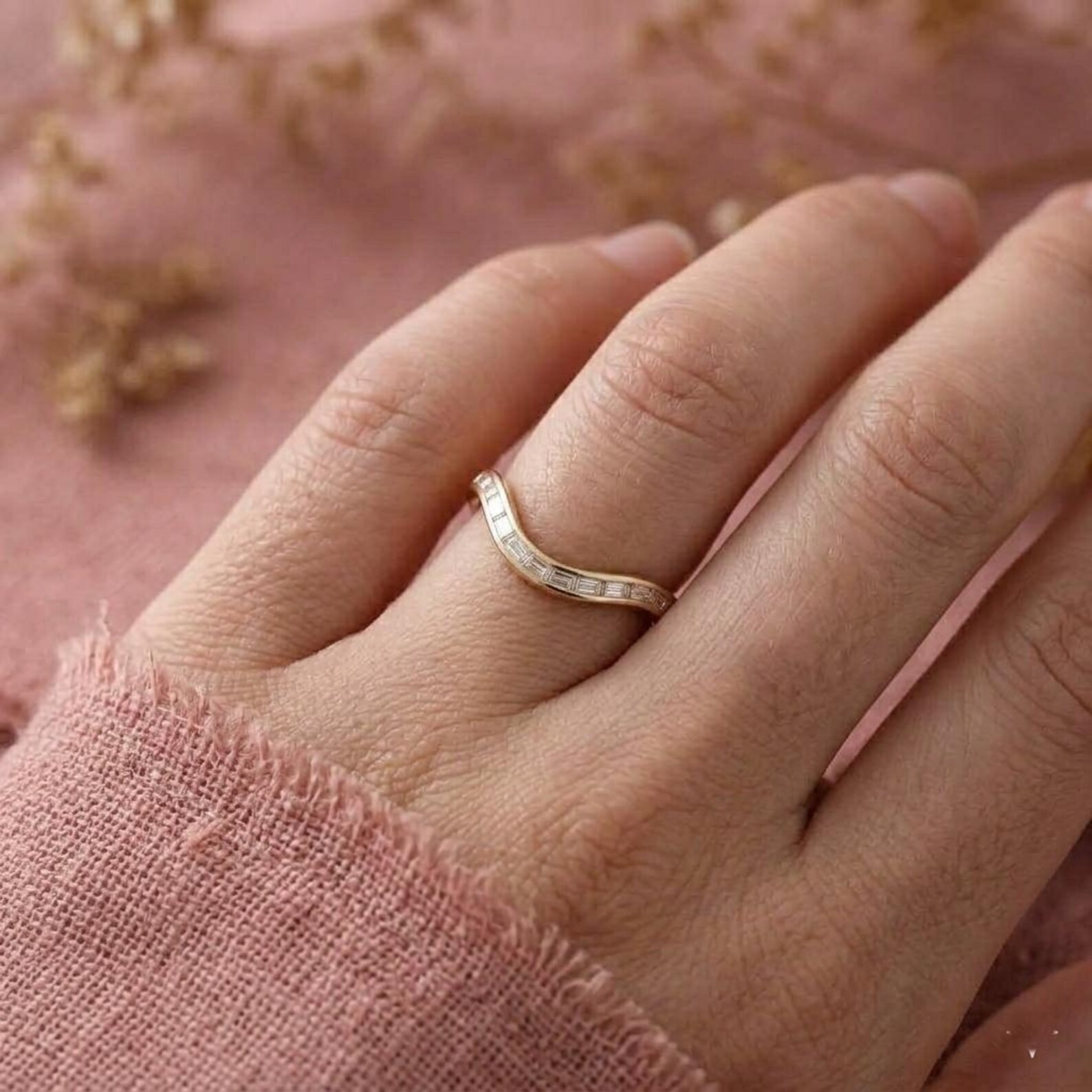 Gold Chevron Baguette Diamond Wedding Band, V Shaped Stacking Ring, Unique Curved Ring, Minimalist Anniversary Band, Dainty Bridal Jewelry