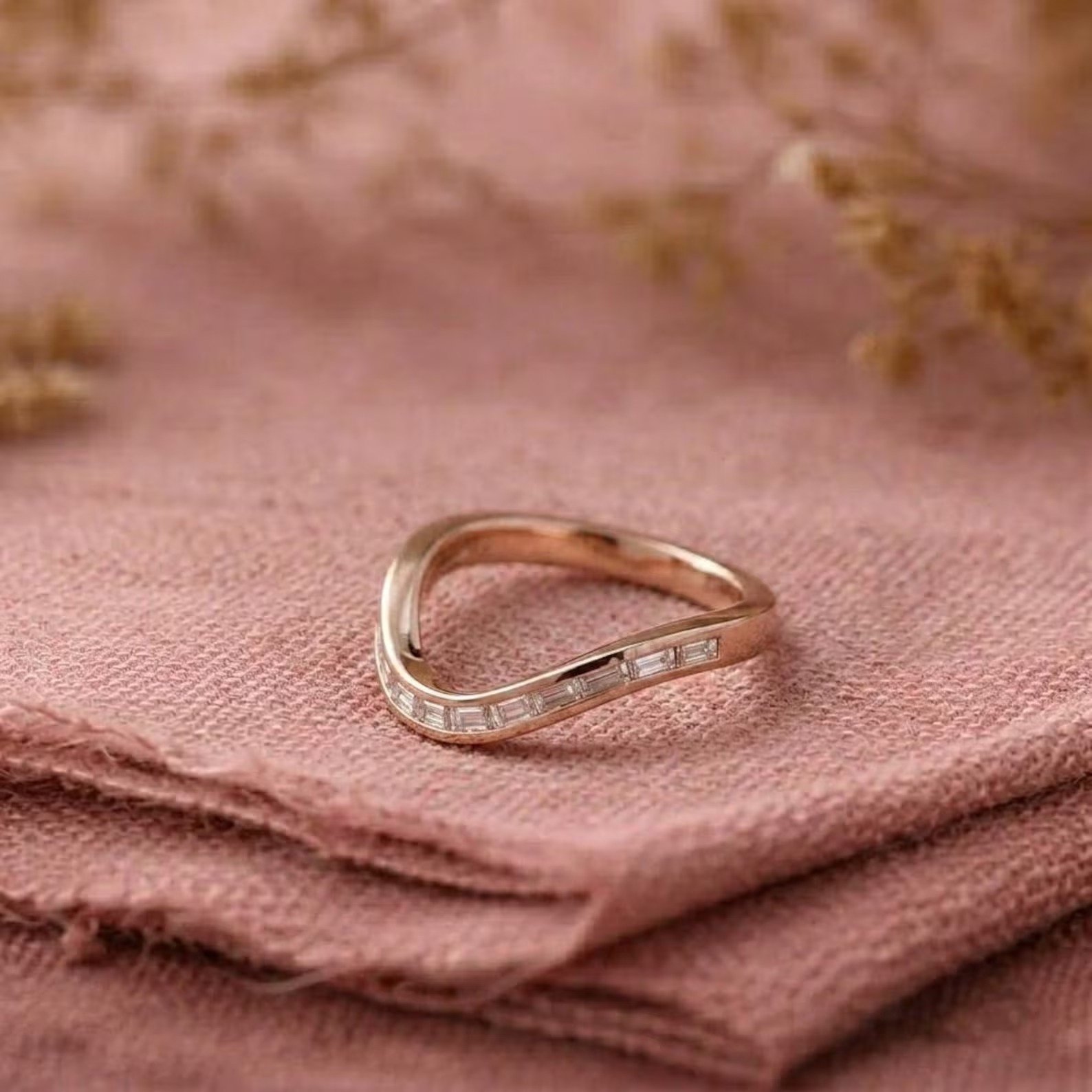 Gold Chevron Baguette Diamond Wedding Band, V Shaped Stacking Ring, Unique Curved Ring, Minimalist Anniversary Band, Dainty Bridal Jewelry