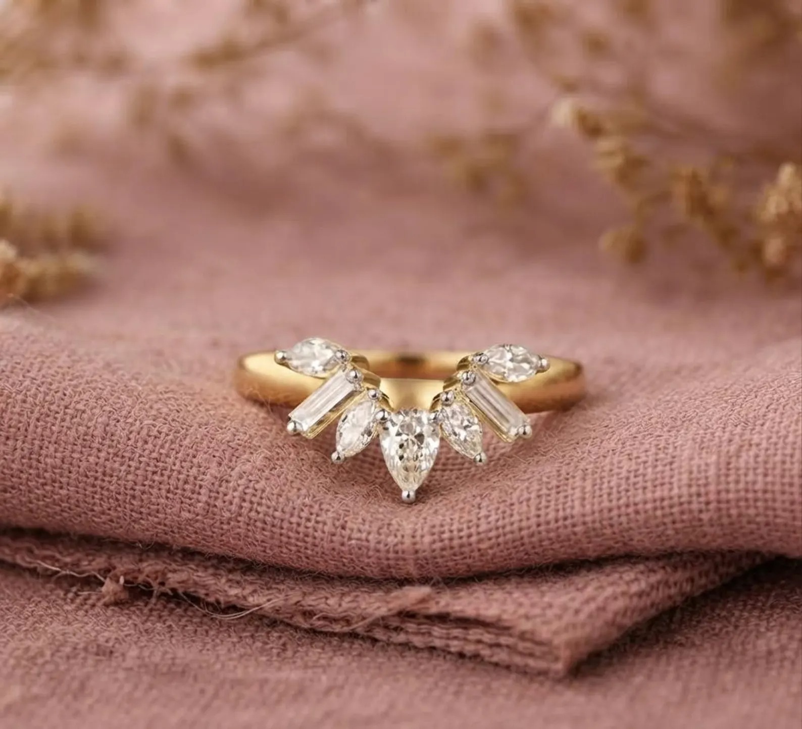 Curved Leaf Band Ring, Moissanite Vine Ring, Floral Wedding Band, Nature Inspired Ring, Wedding Band, Dainty Leaf Band, Anniversary Gift