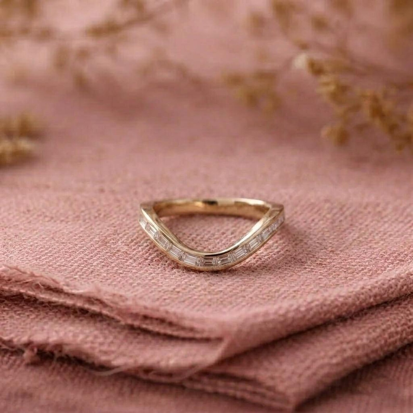 Gold Chevron Baguette Diamond Wedding Band, V Shaped Stacking Ring, Unique Curved Ring, Minimalist Anniversary Band, Dainty Bridal Jewelry