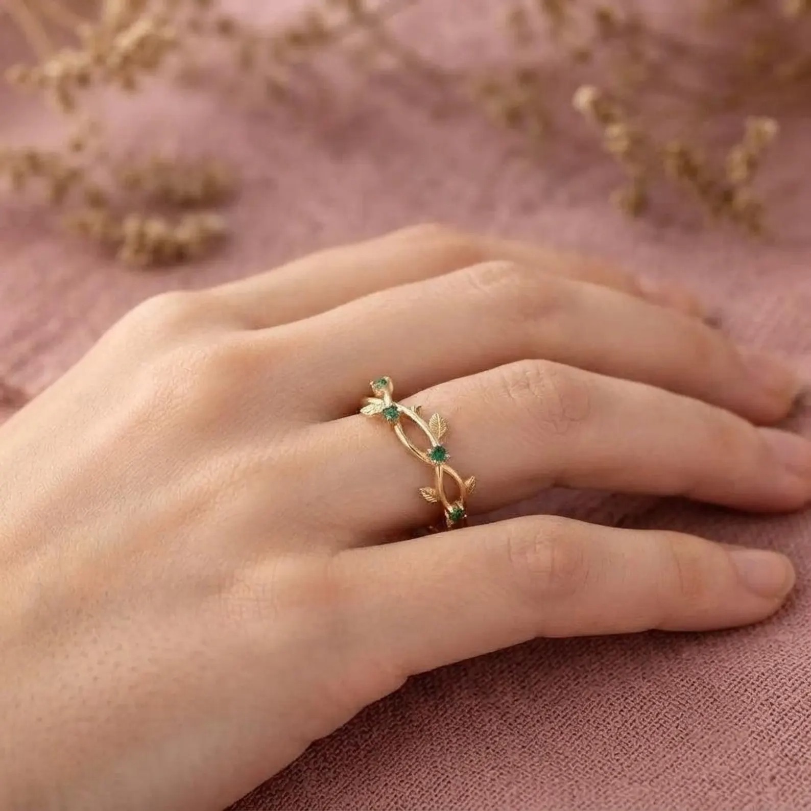 Emerald Vine Ring, Nature Inspired Leaf Band, 18k Gold Botanical Ring, Dainty Stacking Ring, Unique Green Gemstone Jewelry, Gift for Women