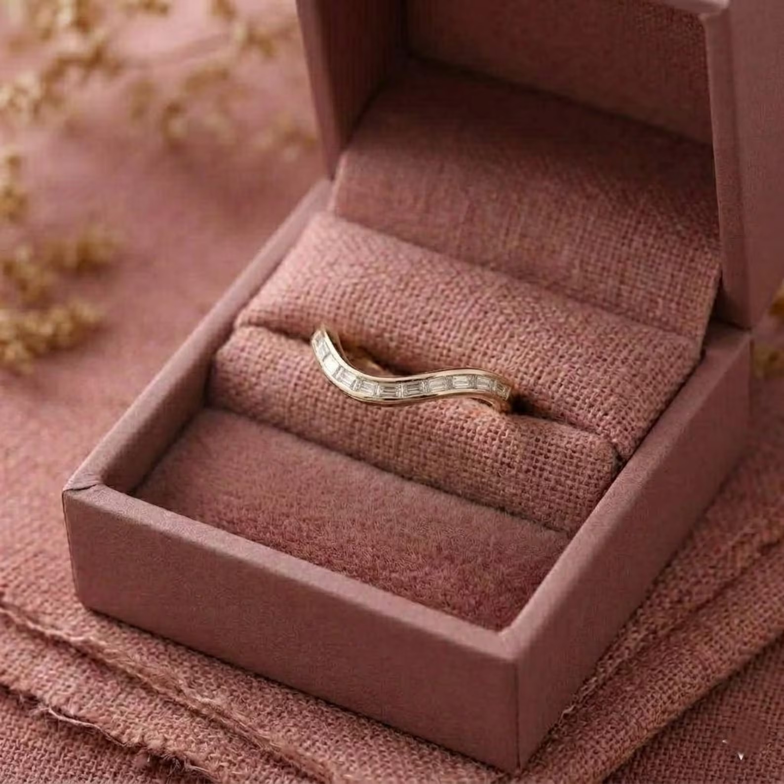 Gold Chevron Baguette Diamond Wedding Band, V Shaped Stacking Ring, Unique Curved Ring, Minimalist Anniversary Band, Dainty Bridal Jewelry
