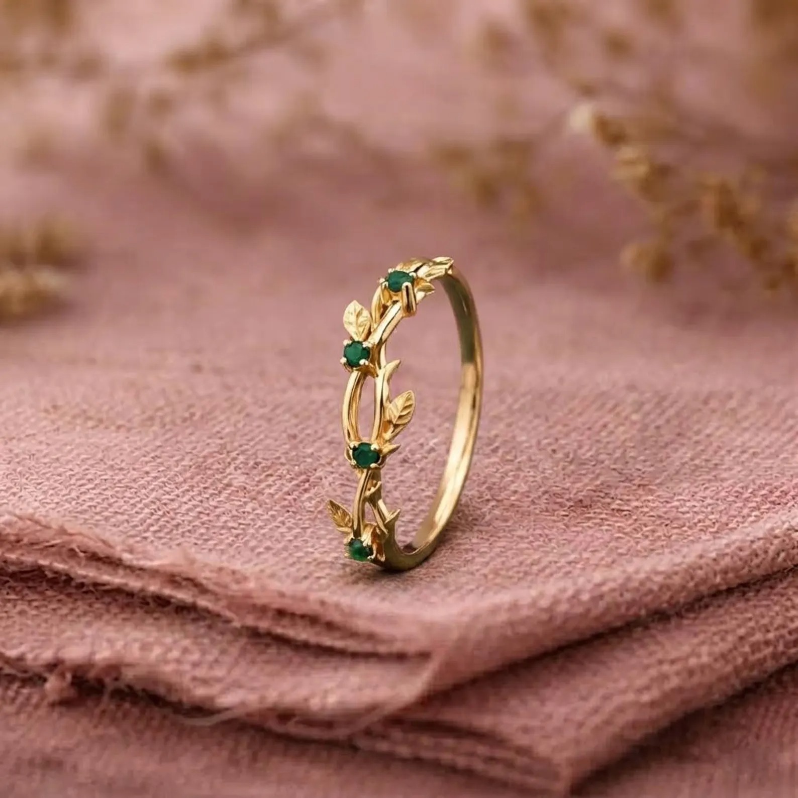 Emerald Vine Ring, Nature Inspired Leaf Band, 18k Gold Botanical Ring, Dainty Stacking Ring, Unique Green Gemstone Jewelry, Gift for Women