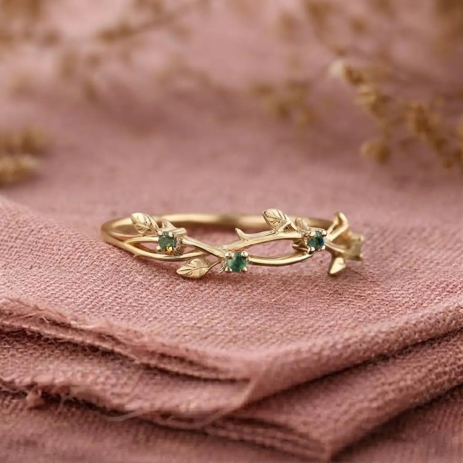 Emerald Vine Ring, Nature Inspired Leaf Band, 18k Gold Botanical Ring, Dainty Stacking Ring, Unique Green Gemstone Jewelry, Gift for Women