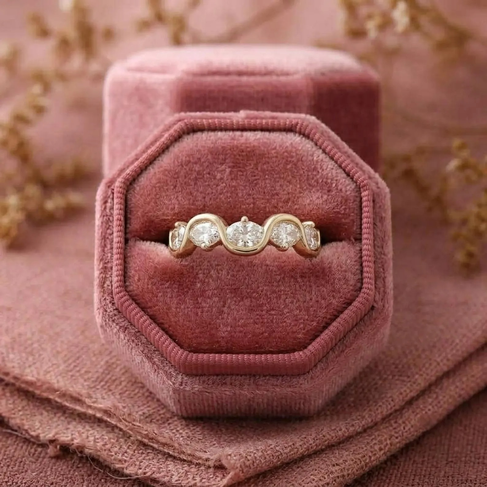 Alternating Oval Moissanite Wedding Band, Solid Gold Eternity Band, Dainty Stackable Ring, Bridal Anniversary Band, Wave Diamond Band