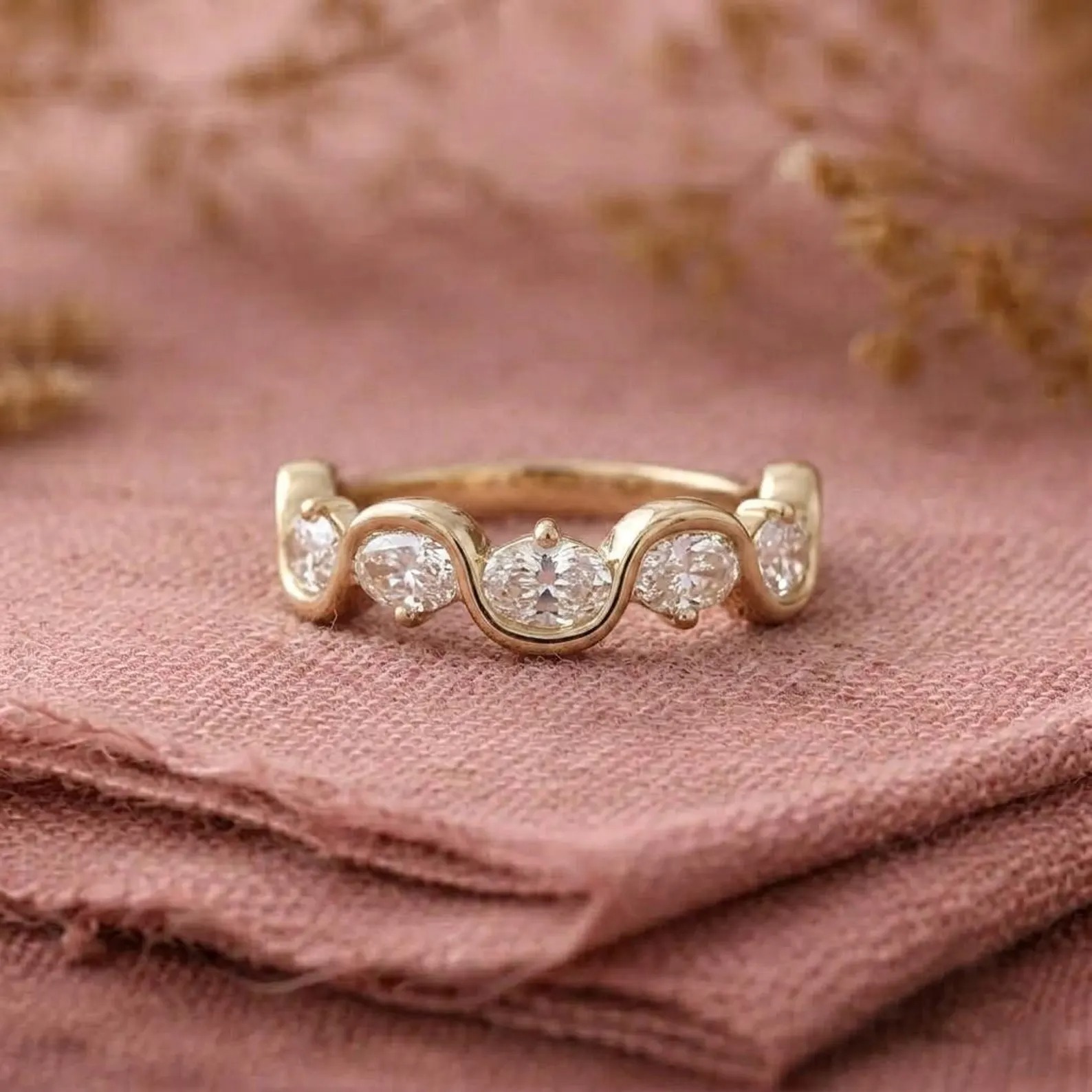 Alternating Oval Moissanite Wedding Band, Solid Gold Eternity Band, Dainty Stackable Ring, Bridal Anniversary Band, Wave Diamond Band