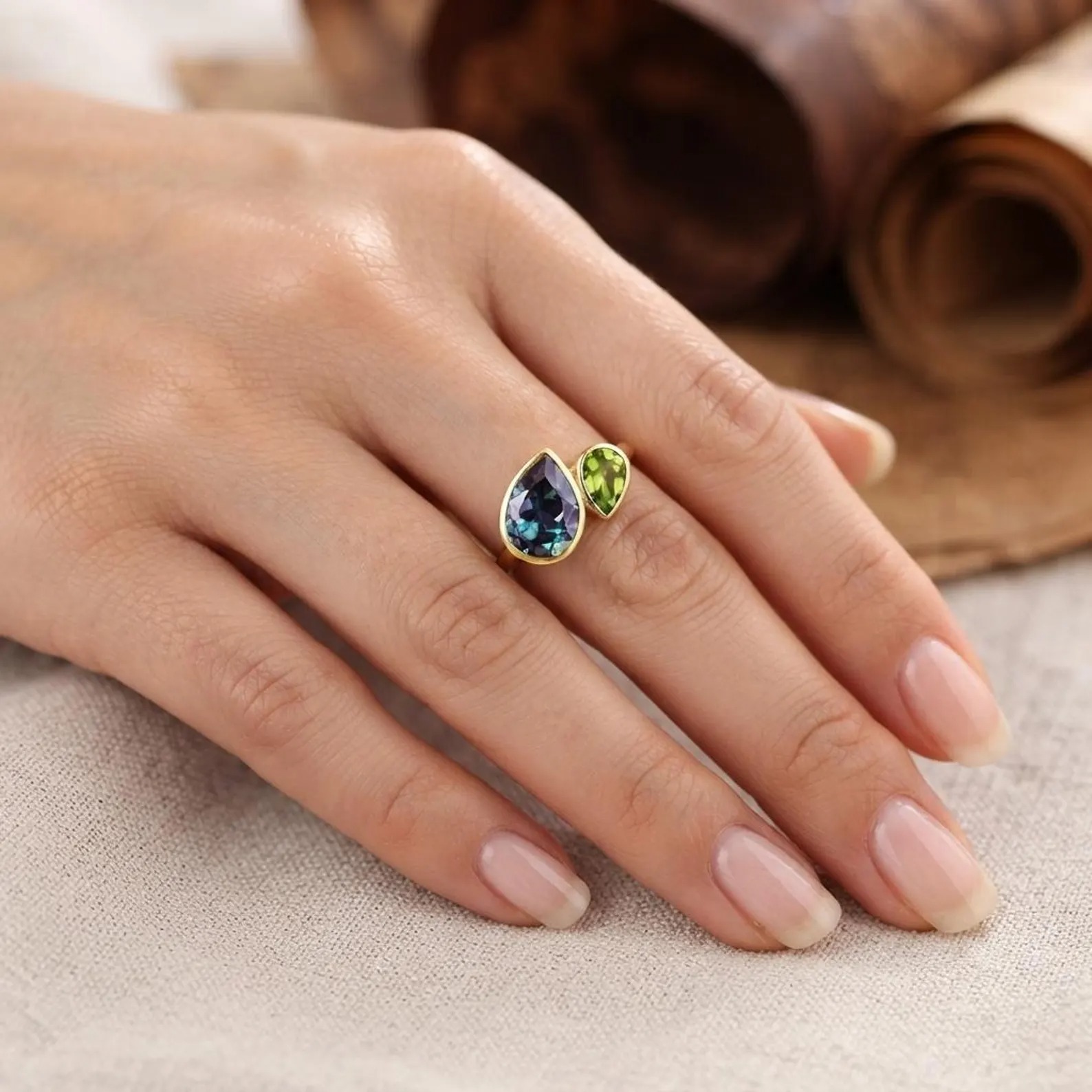 Vintage Pear-Shaped Alexandrite Engagement Ring Yellow gold art deco Peridot ring pear Bezel Set Gold rings unique anniversary bridal ring